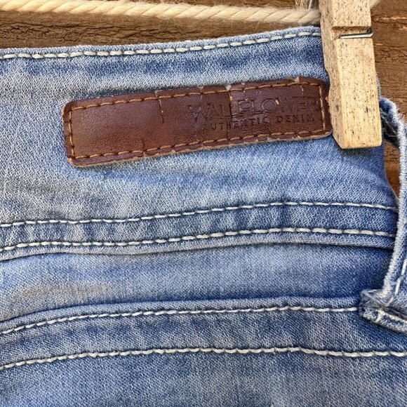 Wallflower Womens Light Wash Skinny Jeans Mid-Rise Stretch Denim Size 7 - Picture 14 of 14